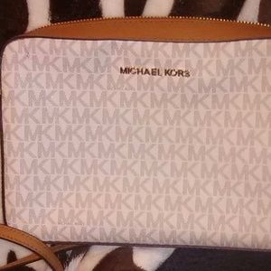 Michael Kors Jet Set Zip Shoulder Crossbody